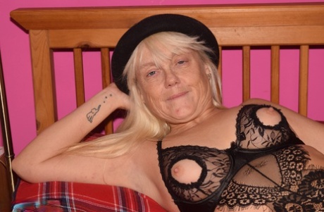 crieuse blonde au gros butin exclusif xxx img