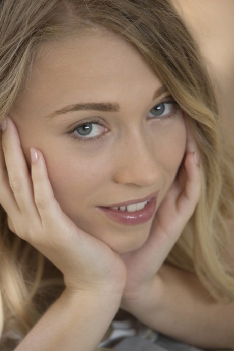 maîtresse aux cheveux bouclés haute qualité images