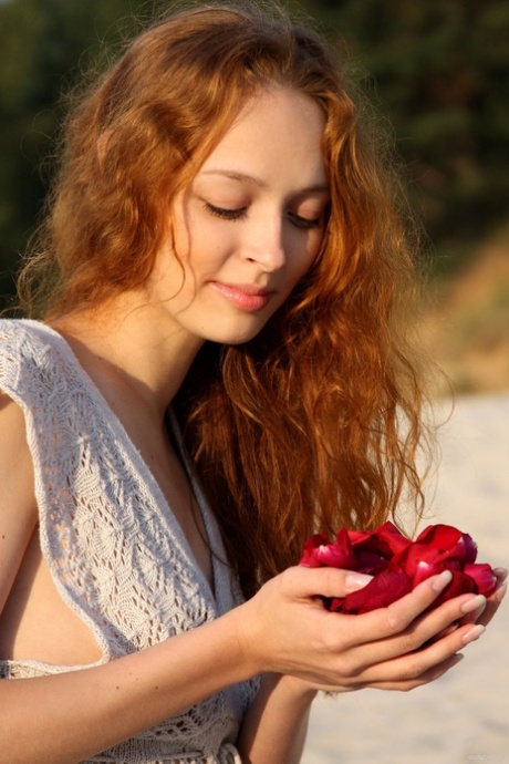 adolescent aux cheveux longs et bouclés porno parfait photo