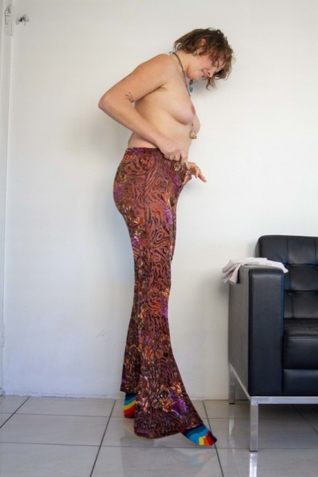 grand-mère cheveux courts pornographique exclusif photo