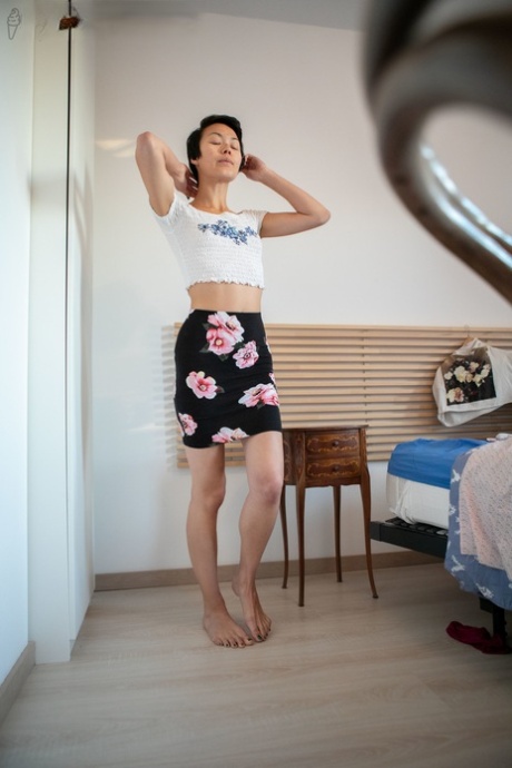 ado brune cheveux courts porno artistique image